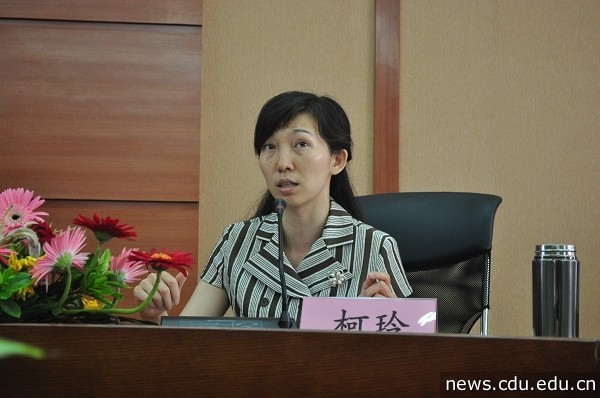 柯玲副校长介绍学校科研及地方服务情况.jpg